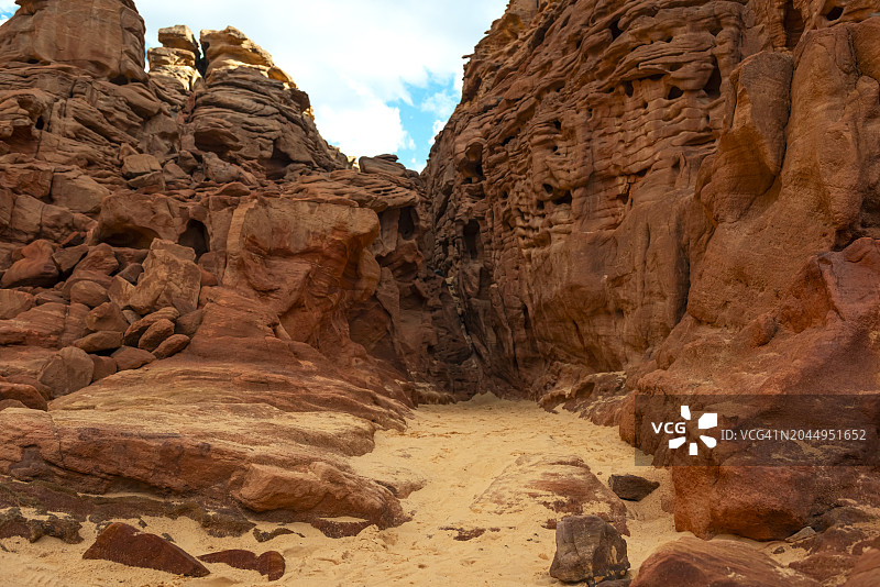 韦什瓦什山谷中色彩斑斓的峡谷风光图片素材