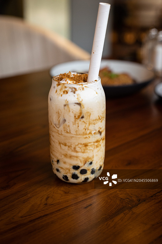 焦糖饼干珍珠冰拿铁图片素材