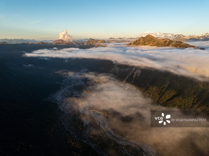 日落时分的巴塔哥尼亚山区图片素材