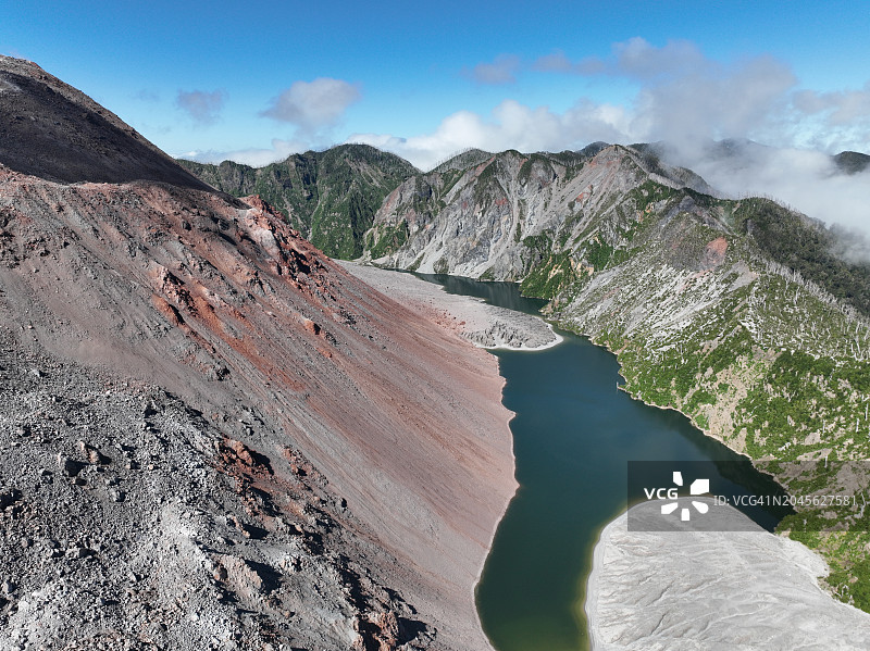 巴塔哥尼亚火山 crater 内的湖泊图片素材