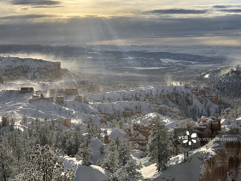 犹他州布莱斯峡谷国家公园的阳光图片素材