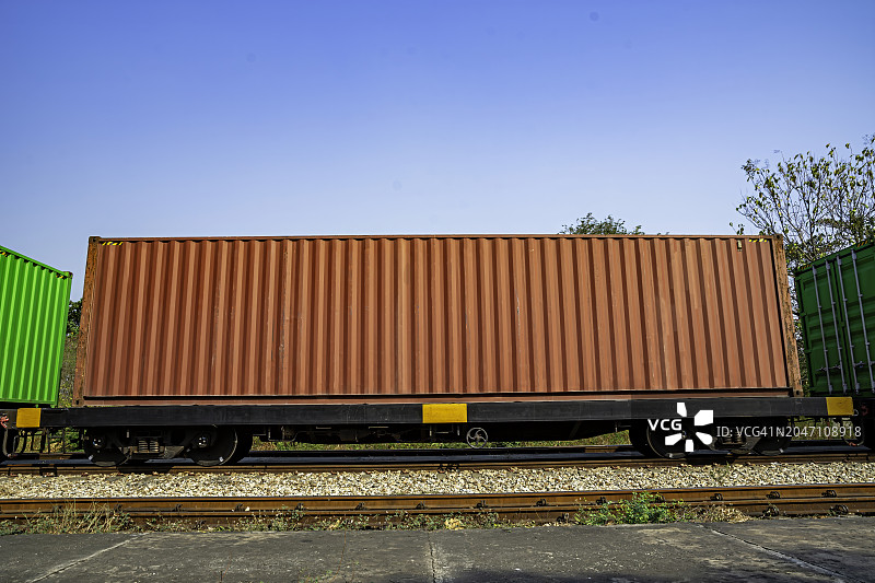货运集装箱和货运列车图片素材