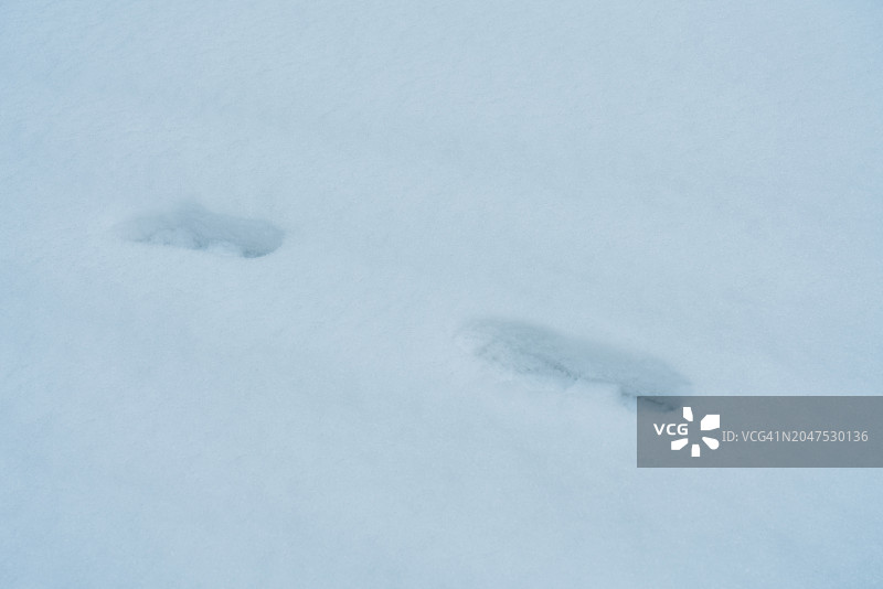 雪地上的脚印图片素材