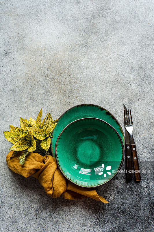 绿植桌面餐具摆台俯视图图片素材