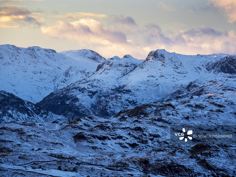 英国湖区安布尔赛德朗代尔派克峰日落雪景图片素材