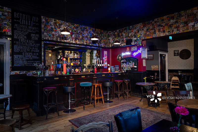 空旷的低调酒吧图片素材