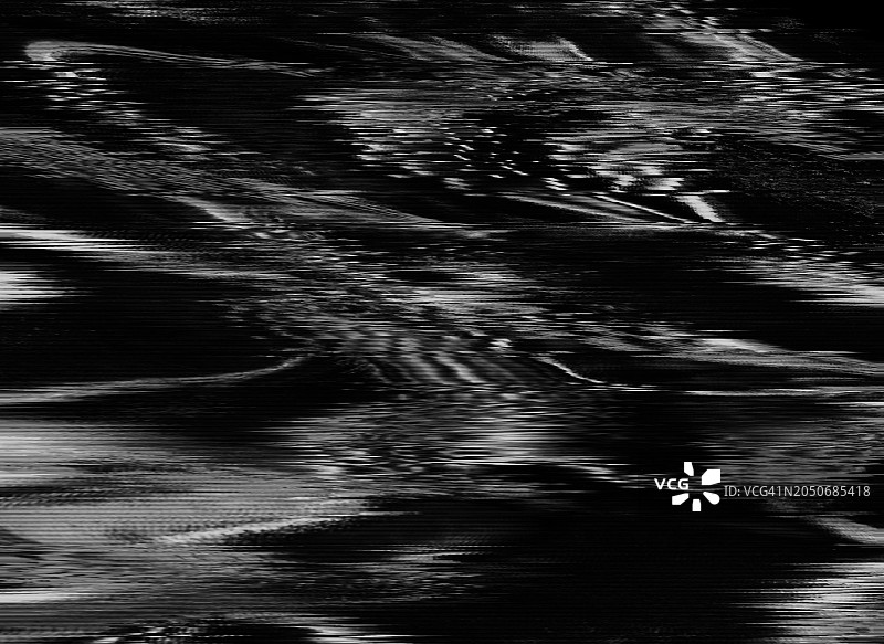 黑白故障效果背景。抽象的Grunge噪点纹理叠加效果。视频损坏错误。全帧数字信号失真可视化。随机的白色线条和形状。电视的技术问题。图片素材