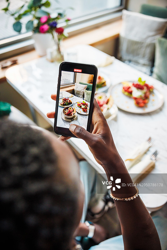 用相机捕捉美食创意图片素材