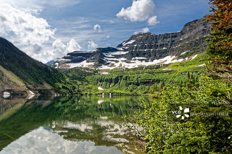 眺望美国卡斯特山和利文斯顿山脉图片素材