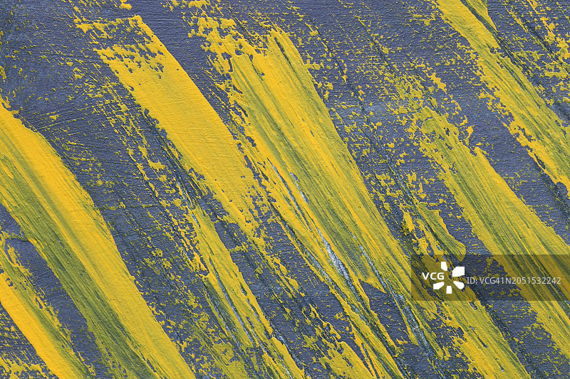 一个抽象的彩色水彩渐变填充背景与水彩污渍的特写。图片素材