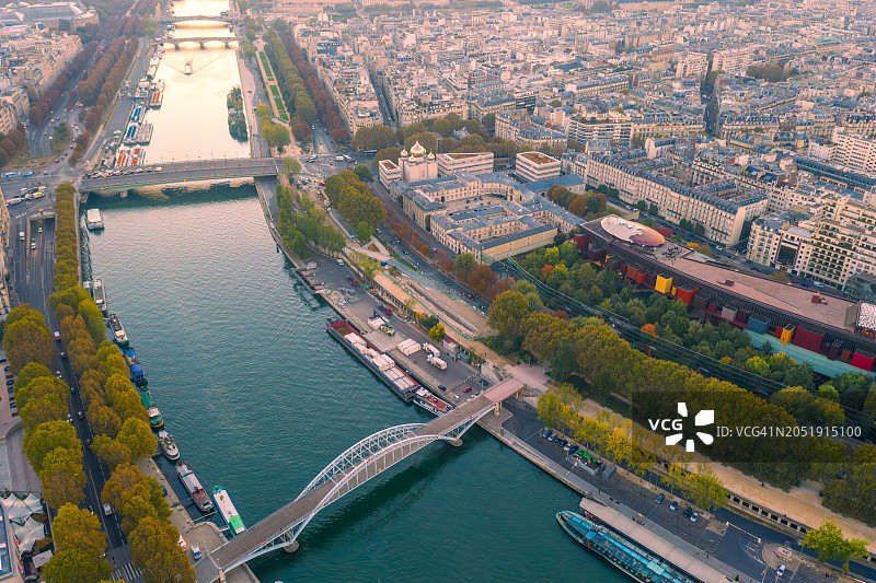 巴黎塞纳河桥梁航拍图片素材