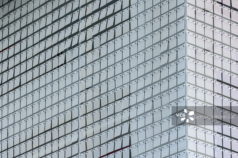 采用风动表皮系统的建筑围护结构图片素材