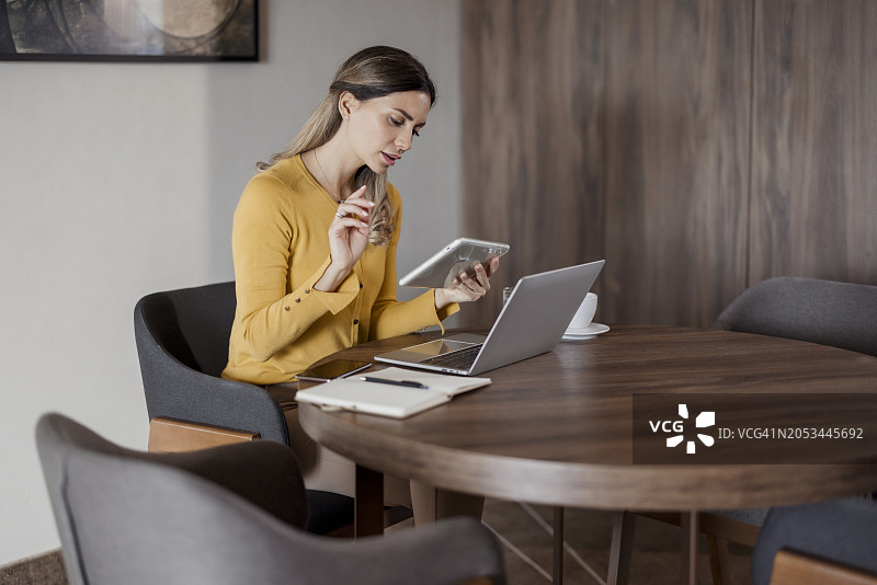 及时了解公司变化图片素材