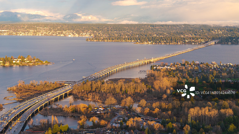 华盛顿湖蒙特莱克和520号浮桥航拍图片素材