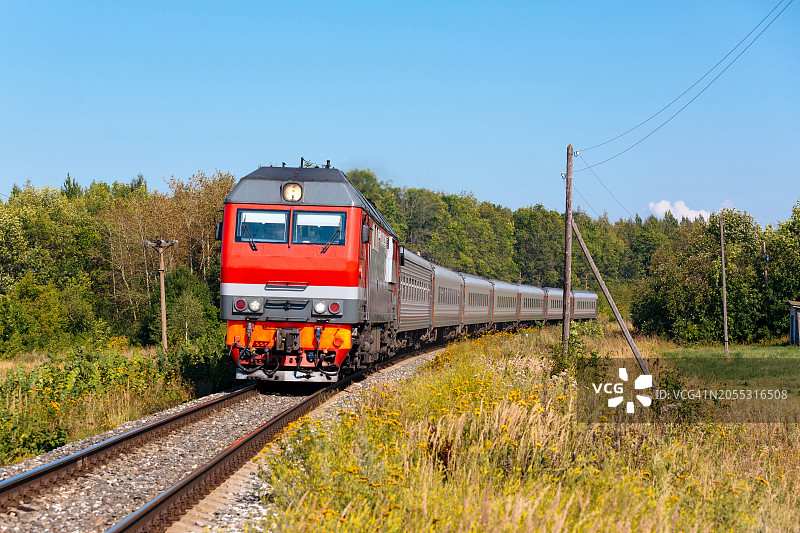 现代内燃机车客运列车图片素材