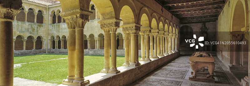 罗马式回廊，圣多明各回廊，西洛斯，布尔戈斯，西班牙图片素材
