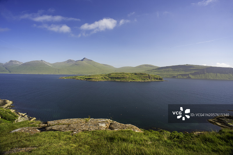 马尔岛本莫尔山和凯尔湖全景，内赫布里底群岛，苏格兰图片素材