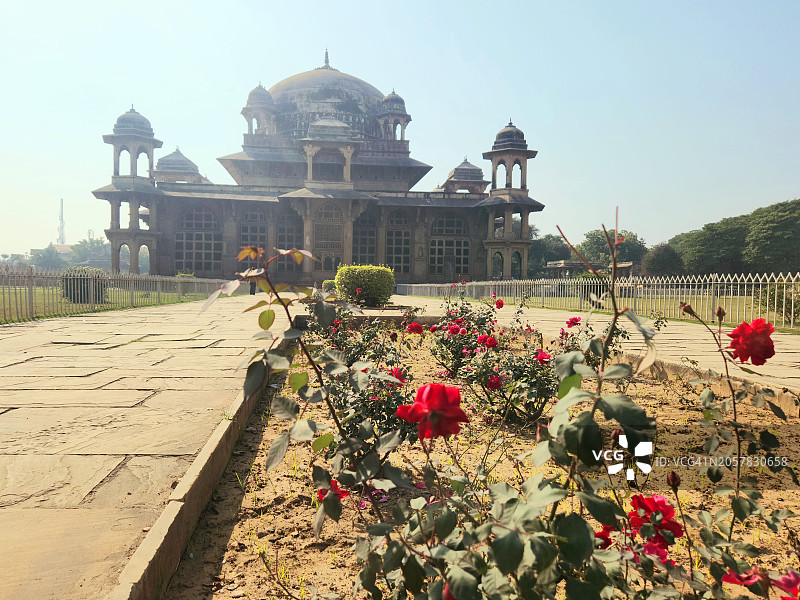 中世纪歌手坦森纪念清真寺与玫瑰园图片素材