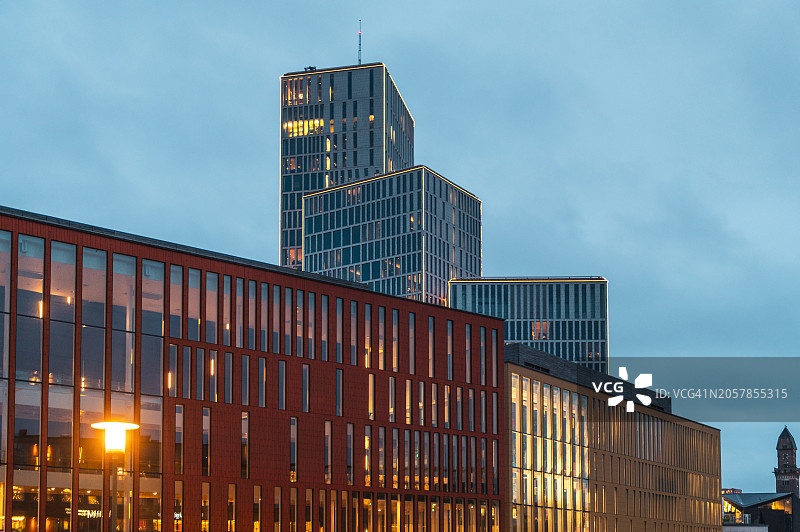 黄昏下的现代建筑图片素材