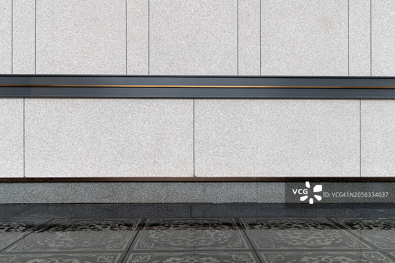 石墙正面的仰视角度图片素材