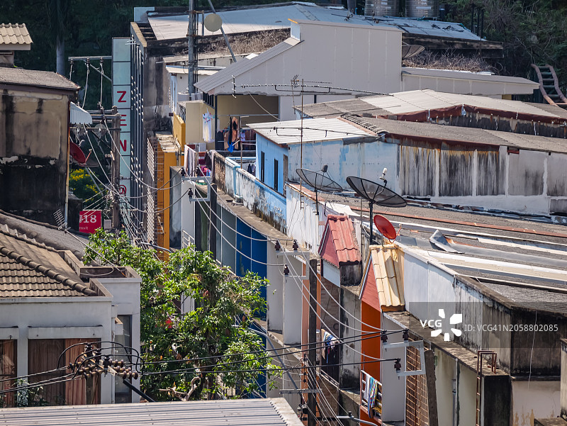 曼谷市中心肮脏运河上的贫民窟图片素材