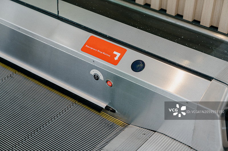 自动扶梯上的标志图片素材