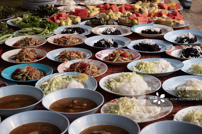 盘中的泰国美食，僧侣的传统食物图片素材