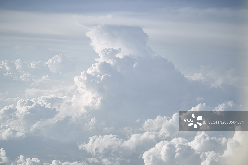 天空中的云彩，飞机上的云彩，云层之上，具有复制空间的自然背景图片素材