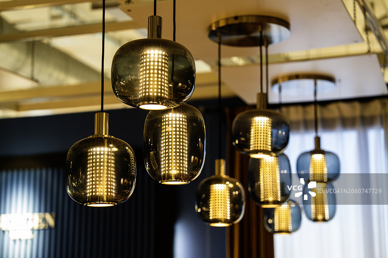 卧室床头灯特写图片素材