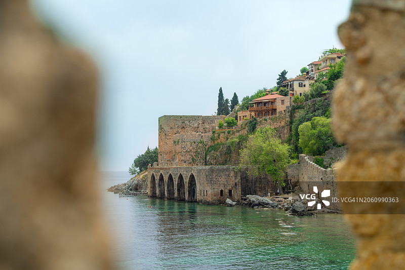 土耳其阿拉尼亚的古代造船厂和老城区图片素材