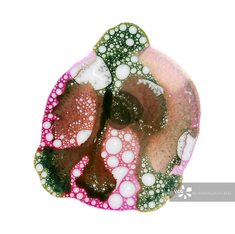 带有粉红色和绿色液滴以及白色小气泡的分子混合在白色画布上图片素材