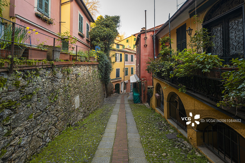意大利热那亚韦内雷港老城区的小巷图片素材