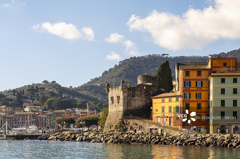 海岸线与圣玛格丽塔利古雷城堡，热那亚，利古里亚图片素材