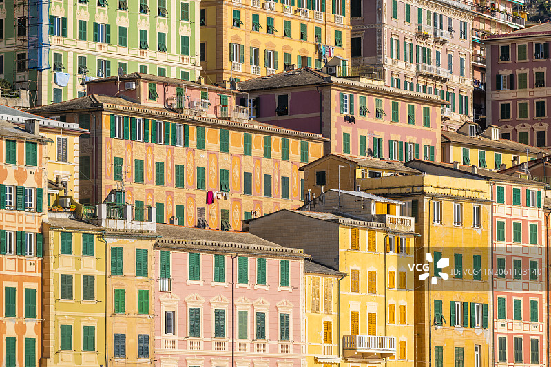 一排彩色房屋图片素材