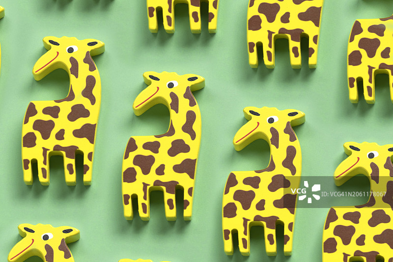 绿色背景长颈鹿微笑无缝图案图片素材