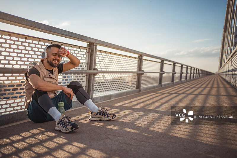 运动员喜欢在户外锻炼图片素材