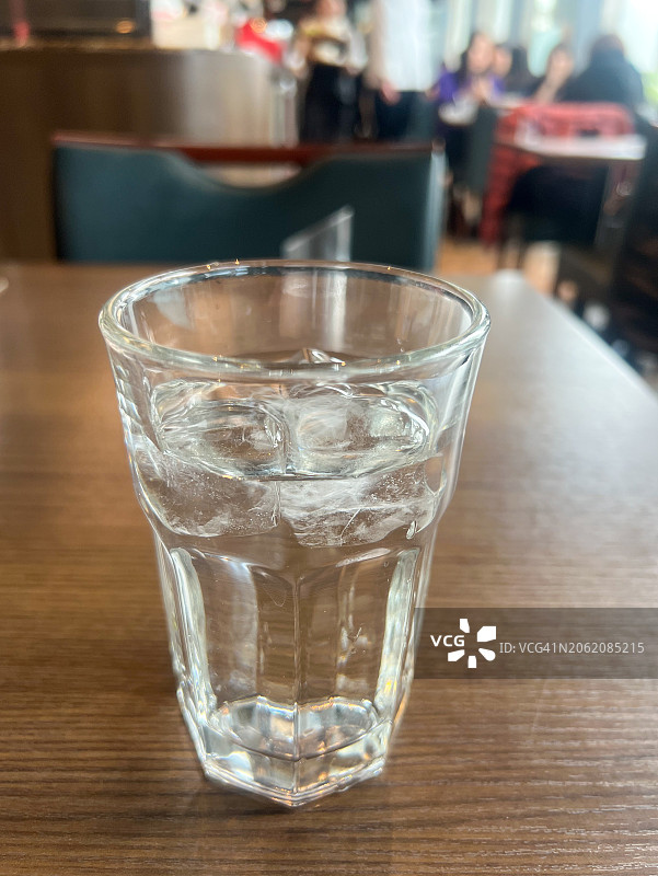 餐厅里的冰水图片素材