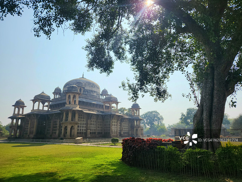 中世纪歌手坦森纪念清真寺和花园图片素材