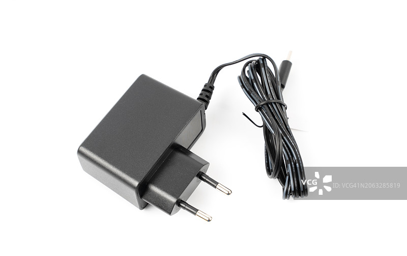 带USB和Type-C接口的AC充电器（隔离白色背景，特写）图片素材