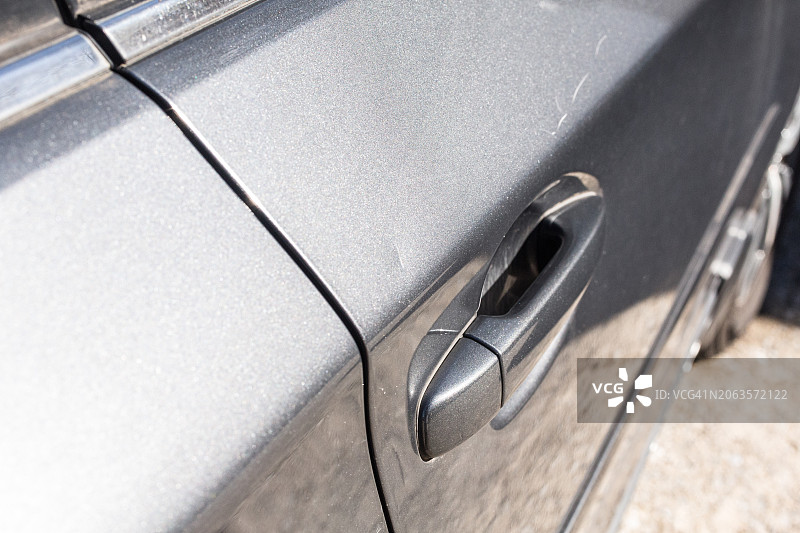 汽车划痕，车门上的轻微汽车凹痕图片素材