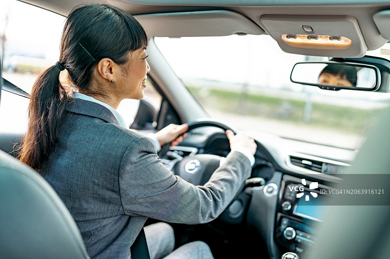 坚定地掌握方向图片素材