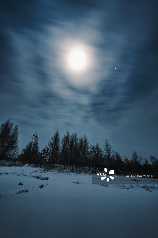 月光下的雪原图片素材