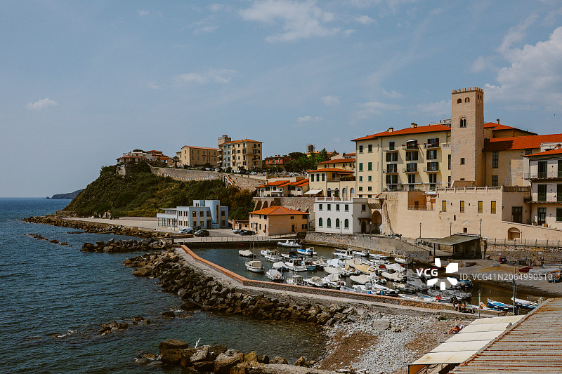 利古里亚海岸和皮翁比诺镇图片素材