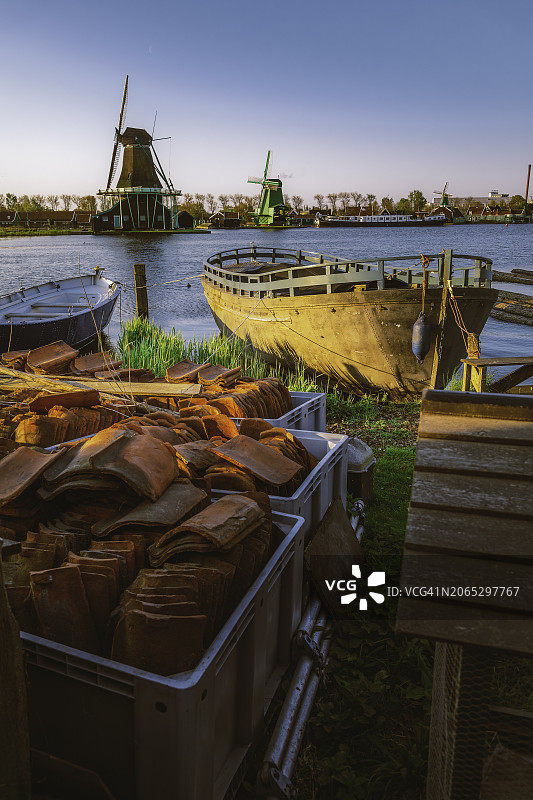 赞斯堡风车村的宁静清晨图片素材