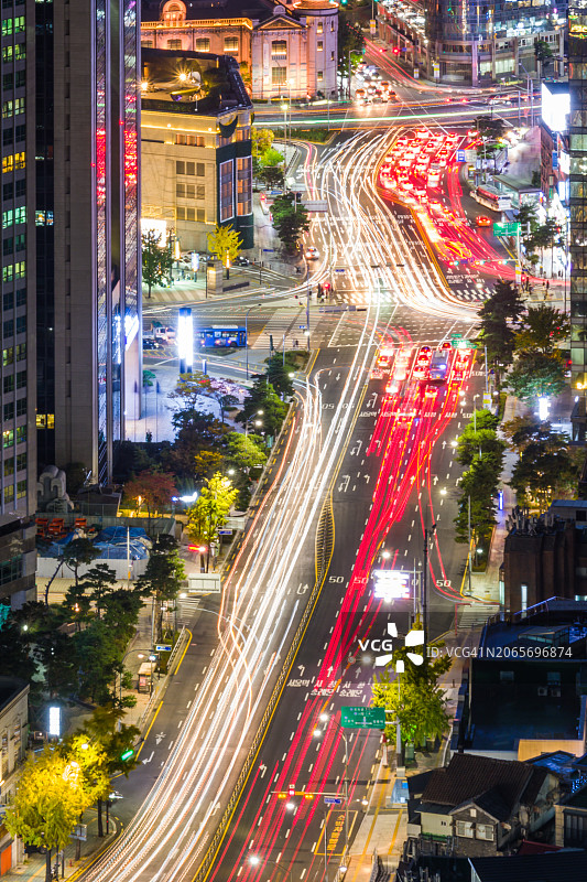 首尔城市街道的交通高峰期航拍图片素材