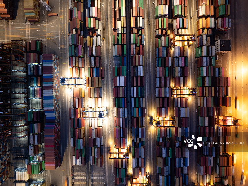 繁忙的集装箱码头夜景图片素材