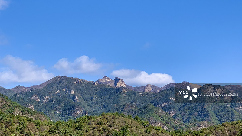 中国河北承德蓝天山景图片素材