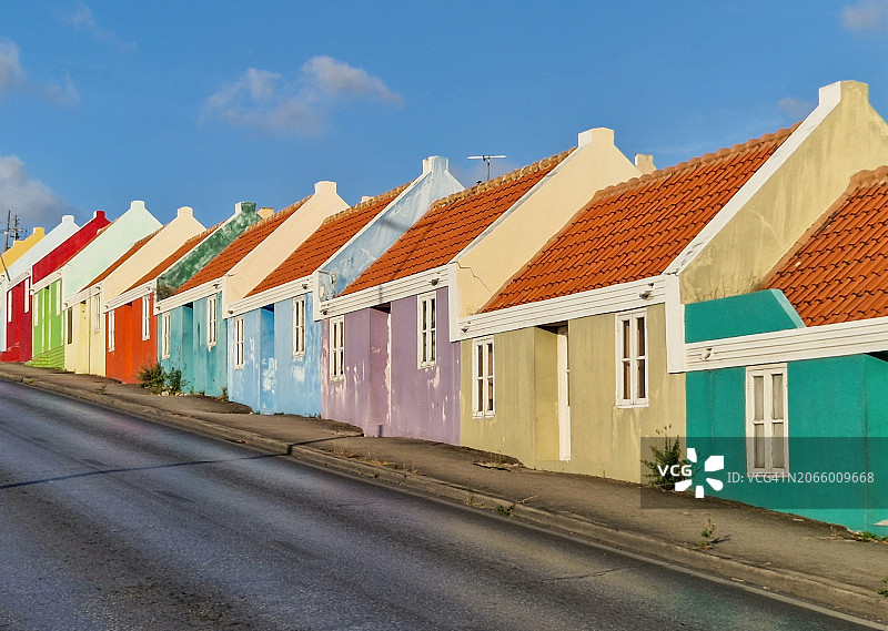 威廉斯塔德阿尔特纳山：彩色房屋图片素材