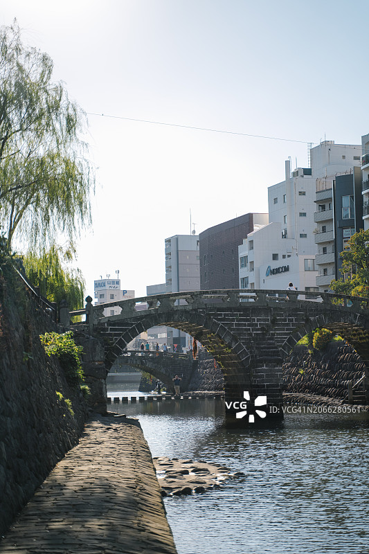 日本长崎市的眼镜桥，是日本最古老的拱形石桥，也是日本三大名桥之一图片素材
