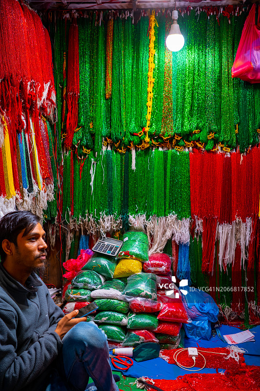 万花筒般的布料中的商贩图片素材